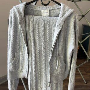 Women's Medium Gray Comfy Set